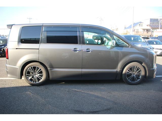 デリカD:5 アーバンギア G パワーパッケージ 後期型 純正10.1型ナビ フルセグTV 全周囲カメラ 後席モニター シートヒーター 黒革シート レーダークルーズコントロール 電動リアゲート パワーシート レーンキープアシスト クリアランスソナー(15枚目)