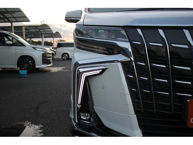 アルファード ２．５Ｓ　Ｃパッケージ　後期型　禁煙車　モデリスタエアロ　サンルーフ　後席モニター　純正９型ナビ　バックカメラ　フルセグＴＶ　温冷黒革　３眼ＬＥＤヘッドライト　シグネチャーイルミ　衝突軽減ブレーキ　レーンキープアシスト（28枚目）
