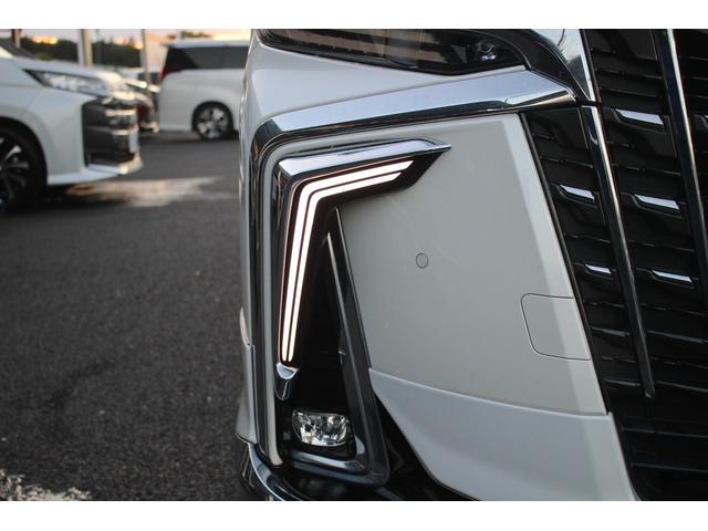 アルファード ２．５Ｓ　Ｃパッケージ　後期型　禁煙車　モデリスタエアロ　サンルーフ　後席モニター　純正９型ナビ　バックカメラ　フルセグＴＶ　温冷黒革　３眼ＬＥＤヘッドライト　シグネチャーイルミ　衝突軽減ブレーキ　レーンキープアシスト（30枚目）