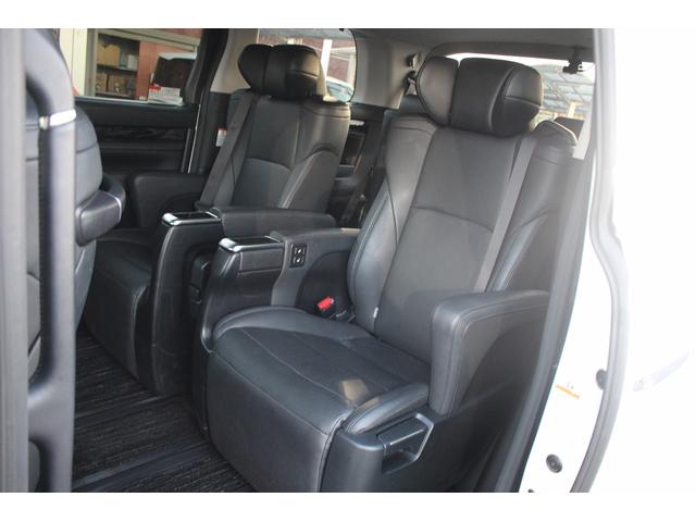 アルファード ２．５Ｓ　Ｃパッケージ　後期型　禁煙車　モデリスタエアロ　サンルーフ　後席モニター　純正９型ナビ　バックカメラ　フルセグＴＶ　温冷黒革　３眼ＬＥＤヘッドライト　シグネチャーイルミ　衝突軽減ブレーキ　レーンキープアシスト（42枚目）