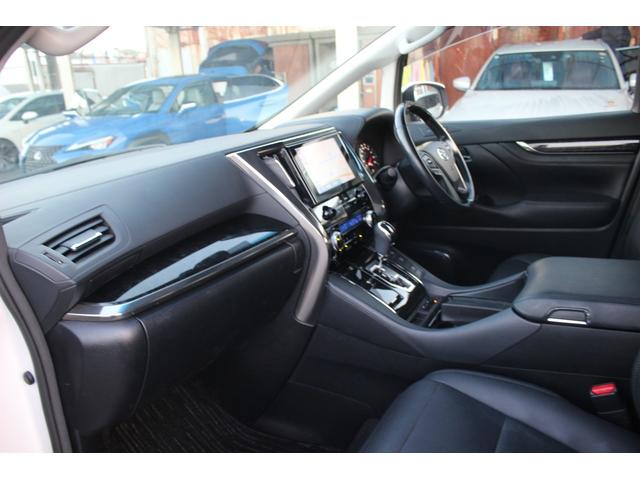 アルファード ２．５Ｓ　Ｃパッケージ　後期型　禁煙車　モデリスタエアロ　サンルーフ　後席モニター　純正９型ナビ　バックカメラ　フルセグＴＶ　温冷黒革　３眼ＬＥＤヘッドライト　シグネチャーイルミ　衝突軽減ブレーキ　レーンキープアシスト（45枚目）