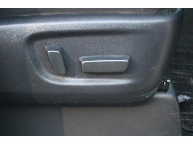 アルファード ２．５Ｓ　Ｃパッケージ　後期型　禁煙車　モデリスタエアロ　サンルーフ　後席モニター　純正９型ナビ　バックカメラ　フルセグＴＶ　温冷黒革　３眼ＬＥＤヘッドライト　シグネチャーイルミ　衝突軽減ブレーキ　レーンキープアシスト（70枚目）