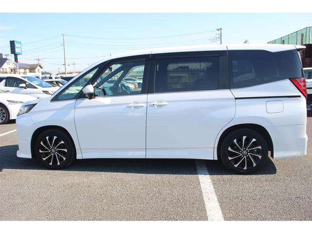 ノア ハイブリッドＳ－Ｚ　禁煙車　純正１０．５インチナビ　１４インチ有機ＥＬ後席モニター　フルセグＴＶ　両側電動スライドドア　バックカメラ　ＬＥＤヘッドライト　ＥＴＣ２．０　ブラインドスポットモニター　シートヒーター（11枚目）