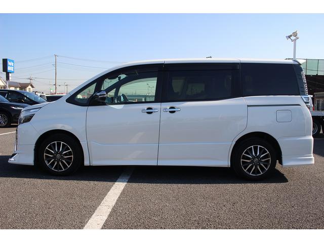 ヴォクシー ＺＳ　煌ＩＩ　禁煙車　カロッツェリア８インチナビ　モデリスタフルエアロ　バックカメラ　アルパイン後席モニター　ＬＥＤヘッドライト　両側電動スライドドア　ＥＴＣ　純正１６インチアルミホイール　プッシュスタート（12枚目）
