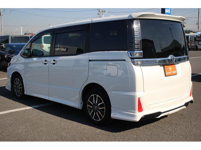 ヴォクシー ＺＳ　煌ＩＩ　禁煙車　カロッツェリア８インチナビ　モデリスタフルエアロ　バックカメラ　アルパイン後席モニター　ＬＥＤヘッドライト　両側電動スライドドア　ＥＴＣ　純正１６インチアルミホイール　プッシュスタート（13枚目）