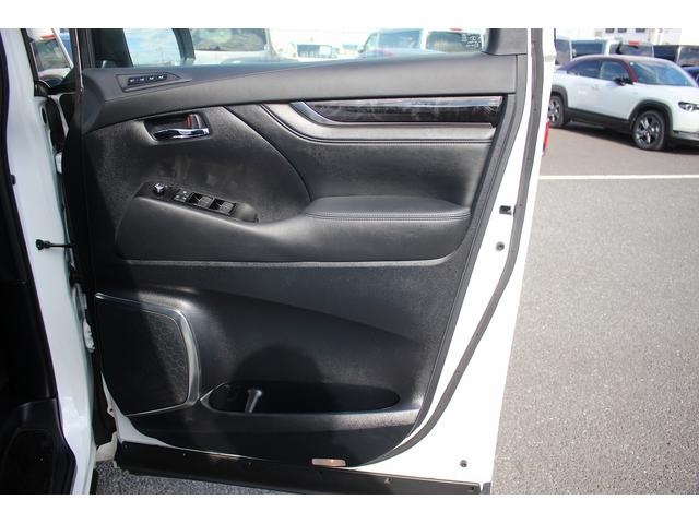 アルファードハイブリッド ＳＲ　Ｃパッケージ　後期型　禁煙車　純正９インチナビ　モデリスタフルエアロ　バックカメラ　後席モニター　黒革シート　トヨタセーフティーセンス　ＥＴＣ２．０　シートヒーターシートエアコン　電動リアゲート　クリアランスソナー（34枚目）