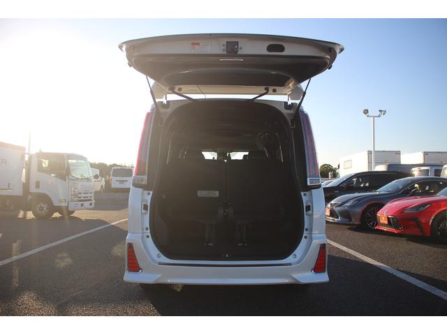 ノア ハイブリッドＳｉ　ダブルバイビー　禁煙車　純正１０インチナビ　フルセグＴＶ　バックカメラ　両側電動スライドドア　シートヒーター　ＬＥＤヘッドライト　ＥＴＣ２．０　クリアランスソナー　オートクルーズコントロールレーンキープアシスト（68枚目）