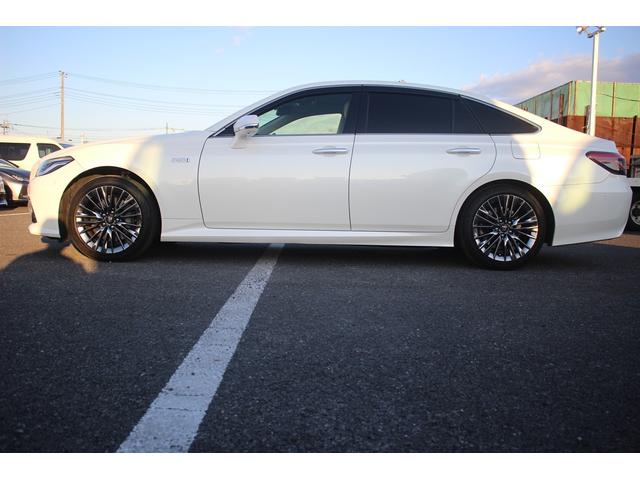 クラウンハイブリッド Ｇ－エグゼクティブ　禁煙車　純正８インチナビ　サンルーフ　フルセグＴＶ　全周囲カメラ　革シート　シートヒーター・シートエアコン　ＥＴＣ２．０　純正１８インチアルミホイール　クリアランスソナー　アイドリングストップ（12枚目）