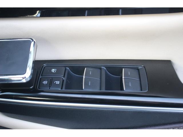 クラウンハイブリッド Ｇ－エグゼクティブ　禁煙車　純正８インチナビ　サンルーフ　フルセグＴＶ　全周囲カメラ　革シート　シートヒーター・シートエアコン　ＥＴＣ２．０　純正１８インチアルミホイール　クリアランスソナー　アイドリングストップ（63枚目）