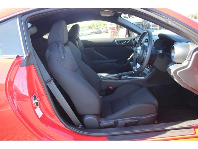 ＧＲ８６ ＲＣ　後期型　禁煙車　ワンオーナー　６速マニュアル　レーダークルーズコントロール　ＥＴＣ２．０　ＬＥＤヘッドライト　電動格納ミラー　クリアランスソナー　プッシュスタート　充電用ＵＳＢ端子（30枚目）