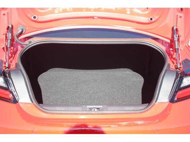 ＧＲ８６ ＲＣ　後期型　禁煙車　ワンオーナー　６速マニュアル　レーダークルーズコントロール　ＥＴＣ２．０　ＬＥＤヘッドライト　電動格納ミラー　クリアランスソナー　プッシュスタート　充電用ＵＳＢ端子（66枚目）