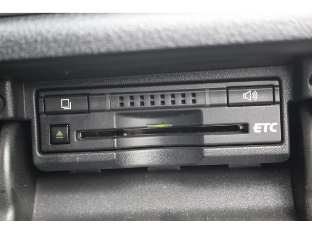 クラウンハイブリッド アスリートＧ　禁煙車　純正８型ナビ　フルセグＴＶ　バックカメラ　白革シート　衝突軽減ブレーキ　レーダークルーズコントロール　ＥＴＣ　ＬＥＤヘッドライト　ブラインドスポットモニター　シートヒーター・シートエアコン（6枚目）