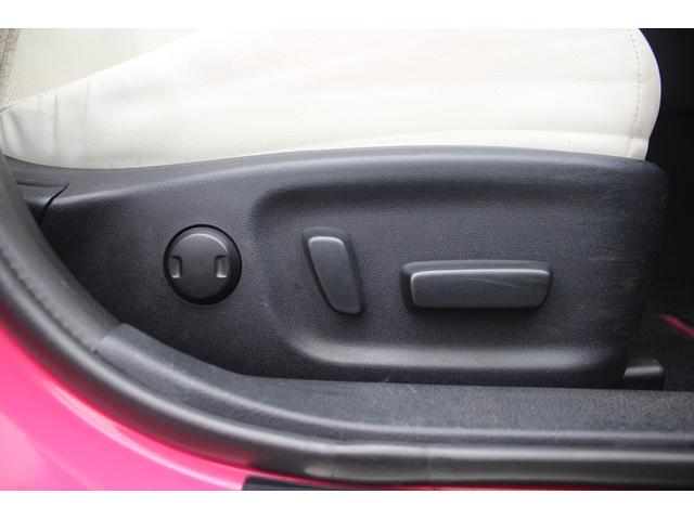 クラウンハイブリッド アスリートＧ　禁煙車　純正８型ナビ　フルセグＴＶ　バックカメラ　白革シート　衝突軽減ブレーキ　レーダークルーズコントロール　ＥＴＣ　ＬＥＤヘッドライト　ブラインドスポットモニター　シートヒーター・シートエアコン（8枚目）