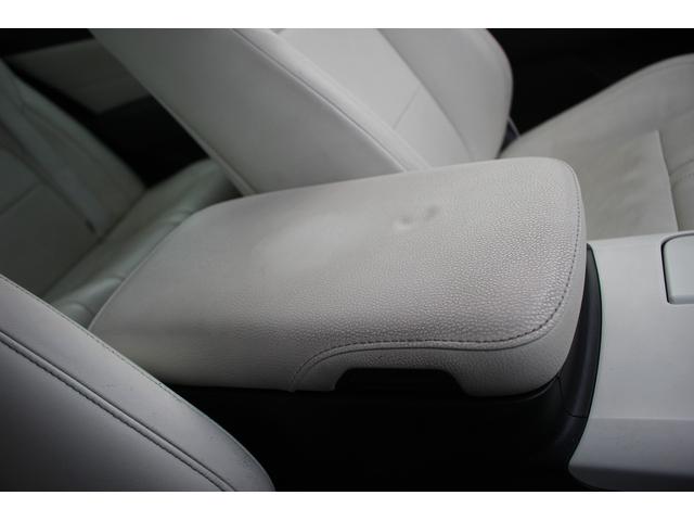 クラウンハイブリッド アスリートＧ　禁煙車　純正８型ナビ　フルセグＴＶ　バックカメラ　白革シート　衝突軽減ブレーキ　レーダークルーズコントロール　ＥＴＣ　ＬＥＤヘッドライト　ブラインドスポットモニター　シートヒーター・シートエアコン（62枚目）