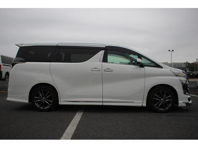 ヴェルファイア ２．５Ｚ　ゴールデンアイズ　後期型　禁煙車　純正１０．５型ナビ　モデリスタフルエアロ　サンルーフ　後席モニター　電動リアゲート　バックカメラ　ＬＥＤヘッドライト　ＥＴＣ２．０　衝突軽減ブレーキ　ウォークスルー（14枚目）