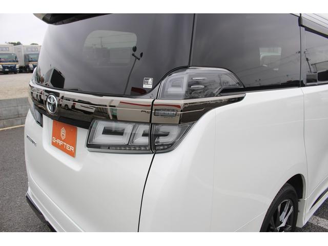 ヴェルファイア ２．５Ｚ　ゴールデンアイズ　後期型　禁煙車　純正１０．５型ナビ　モデリスタフルエアロ　サンルーフ　後席モニター　電動リアゲート　バックカメラ　ＬＥＤヘッドライト　ＥＴＣ２．０　衝突軽減ブレーキ　ウォークスルー（29枚目）