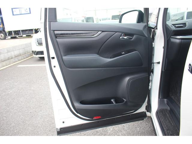 ヴェルファイア ２．５Ｚ　ゴールデンアイズ　後期型　禁煙車　純正１０．５型ナビ　モデリスタフルエアロ　サンルーフ　後席モニター　電動リアゲート　バックカメラ　ＬＥＤヘッドライト　ＥＴＣ２．０　衝突軽減ブレーキ　ウォークスルー（42枚目）