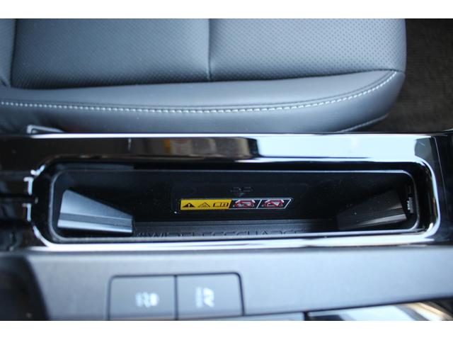 プリウス Ｚ　禁煙車　ワンオーナー　サンルーフ　純正１２．３インチディスプレイオーディオ　アダプティブクルーズコントロール　パノラミックビューモニター　電動リアゲート　１５００Ｗ給電　黒革シート　ＥＴＣ２．０（7枚目）