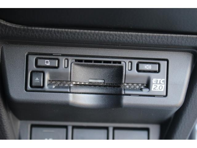 プリウス Ｚ　禁煙車　ワンオーナー　サンルーフ　純正１２．３インチディスプレイオーディオ　アダプティブクルーズコントロール　パノラミックビューモニター　電動リアゲート　１５００Ｗ給電　黒革シート　ＥＴＣ２．０（8枚目）