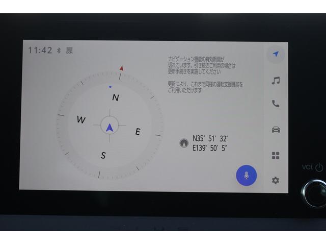 プリウス U 禁煙車 純正8インチディスプレイオーディオ パノラミックビューモニター 1500W給電 アダプティブクルーズコントロール ブラインドスポットモニター ETC2.0 フルセグTV LEDヘッドライト(3枚目)