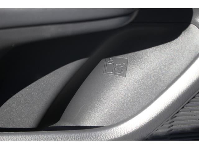 プリウス U 禁煙車 純正8インチディスプレイオーディオ パノラミックビューモニター 1500W給電 アダプティブクルーズコントロール ブラインドスポットモニター ETC2.0 フルセグTV LEDヘッドライト(65枚目)