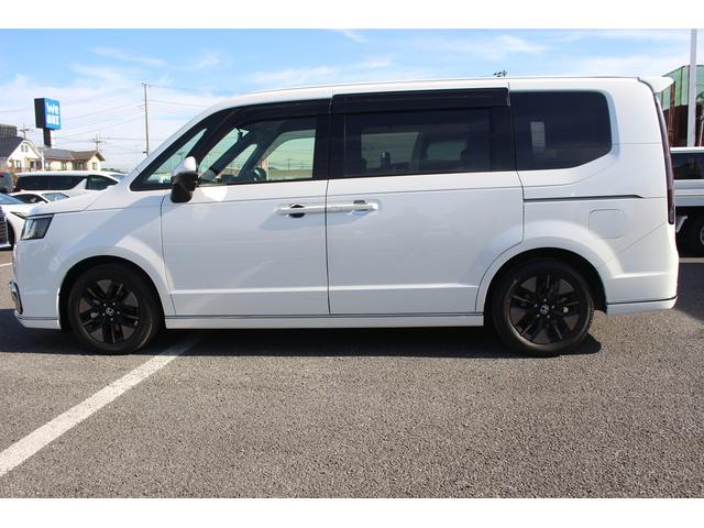 ステップワゴン ｅ：ＨＥＶスパーダ　禁煙車　Ｇａｔｈｅｒｓ９インチナビ　ブラインドスポットモニター　バックカメラ　両側電動スライドドア　アダプティブクルーズコントロール　電動リアゲート　シートヒーター　ＬＥＤヘッドライト（10枚目）