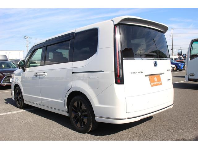 ステップワゴン ｅ：ＨＥＶスパーダ　禁煙車　Ｇａｔｈｅｒｓ９インチナビ　ブラインドスポットモニター　バックカメラ　両側電動スライドドア　アダプティブクルーズコントロール　電動リアゲート　シートヒーター　ＬＥＤヘッドライト（11枚目）