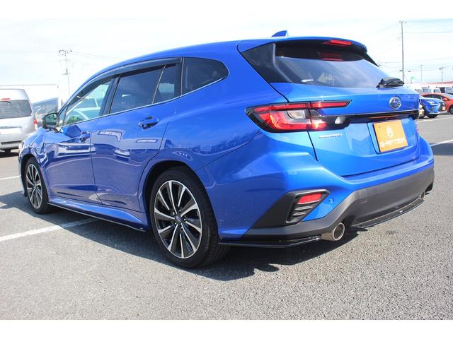 レヴォーグ ＳＴＩスポーツＲ　ＥＸブラックインテリアセレクション　１１．６型ディスプレイ　バックカメラ　フルセグＴＶ　ハーマンカードンスピーカー　デジタルインナーミラー　レーダークルーズコントロール　純正１８インチアルミホイール　ハーフレザーシート（12枚目）