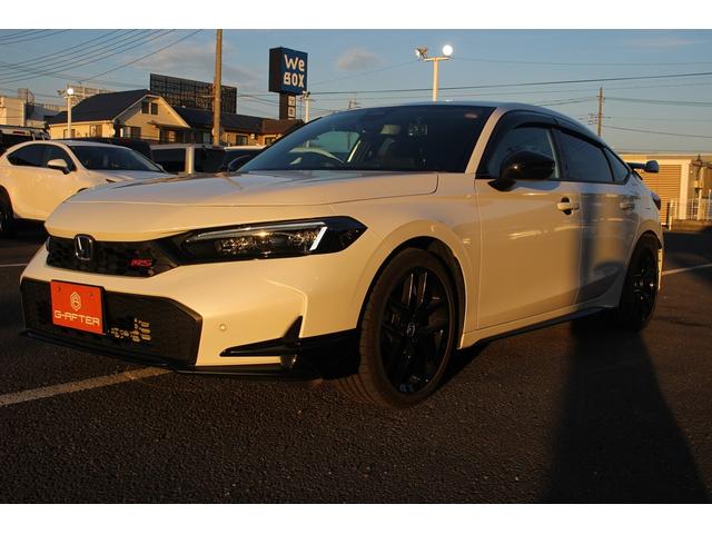 シビック ＲＳ　禁煙車　６ＭＴ　純正９インチナビ　フルセグＴＶ　バックカメラ　ＬＥＤヘッドライト　温熱黒半革　ＥＴＣ２．０　レーダークルーズコントロール　レーンキープアシスト　クリアランスソナー　ブラインドスポット（16枚目）