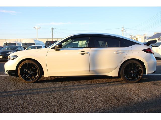 シビック ＲＳ　禁煙車　６ＭＴ　純正９インチナビ　フルセグＴＶ　バックカメラ　ＬＥＤヘッドライト　温熱黒半革　ＥＴＣ２．０　レーダークルーズコントロール　レーンキープアシスト　クリアランスソナー　ブラインドスポット（17枚目）