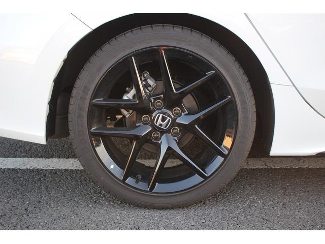 シビック ＲＳ　禁煙車　６ＭＴ　純正９インチナビ　フルセグＴＶ　バックカメラ　ＬＥＤヘッドライト　温熱黒半革　ＥＴＣ２．０　レーダークルーズコントロール　レーンキープアシスト　クリアランスソナー　ブラインドスポット（23枚目）