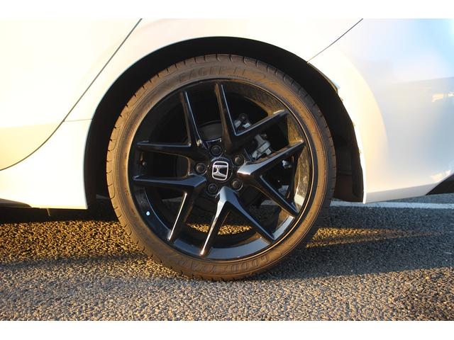 シビック ＲＳ　禁煙車　６ＭＴ　純正９インチナビ　フルセグＴＶ　バックカメラ　ＬＥＤヘッドライト　温熱黒半革　ＥＴＣ２．０　レーダークルーズコントロール　レーンキープアシスト　クリアランスソナー　ブラインドスポット（24枚目）
