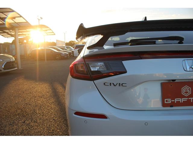 シビック ＲＳ　禁煙車　６ＭＴ　純正９インチナビ　フルセグＴＶ　バックカメラ　ＬＥＤヘッドライト　温熱黒半革　ＥＴＣ２．０　レーダークルーズコントロール　レーンキープアシスト　クリアランスソナー　ブラインドスポット（30枚目）