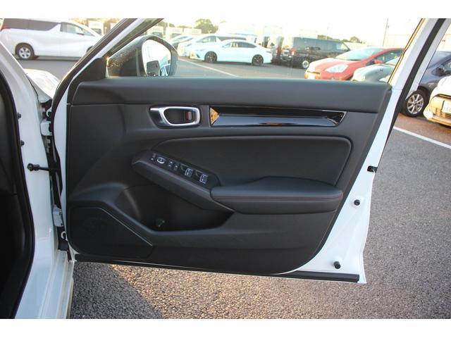 シビック ＲＳ　禁煙車　６ＭＴ　純正９インチナビ　フルセグＴＶ　バックカメラ　ＬＥＤヘッドライト　温熱黒半革　ＥＴＣ２．０　レーダークルーズコントロール　レーンキープアシスト　クリアランスソナー　ブラインドスポット（39枚目）