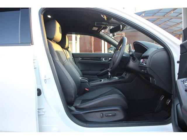 シビック ＲＳ　禁煙車　６ＭＴ　純正９インチナビ　フルセグＴＶ　バックカメラ　ＬＥＤヘッドライト　温熱黒半革　ＥＴＣ２．０　レーダークルーズコントロール　レーンキープアシスト　クリアランスソナー　ブラインドスポット（40枚目）