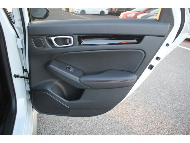 シビック ＲＳ　禁煙車　６ＭＴ　純正９インチナビ　フルセグＴＶ　バックカメラ　ＬＥＤヘッドライト　温熱黒半革　ＥＴＣ２．０　レーダークルーズコントロール　レーンキープアシスト　クリアランスソナー　ブラインドスポット（42枚目）