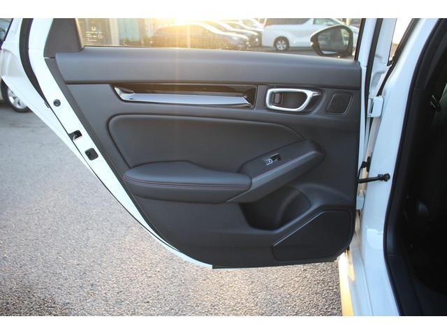 シビック ＲＳ　禁煙車　６ＭＴ　純正９インチナビ　フルセグＴＶ　バックカメラ　ＬＥＤヘッドライト　温熱黒半革　ＥＴＣ２．０　レーダークルーズコントロール　レーンキープアシスト　クリアランスソナー　ブラインドスポット（44枚目）