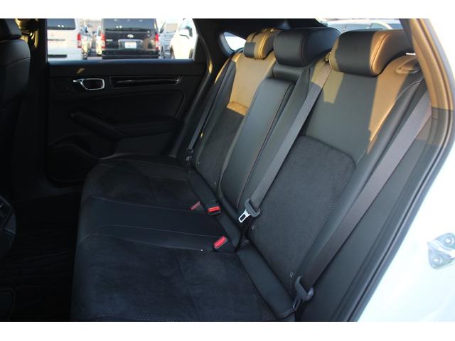 シビック ＲＳ　禁煙車　６ＭＴ　純正９インチナビ　フルセグＴＶ　バックカメラ　ＬＥＤヘッドライト　温熱黒半革　ＥＴＣ２．０　レーダークルーズコントロール　レーンキープアシスト　クリアランスソナー　ブラインドスポット（45枚目）