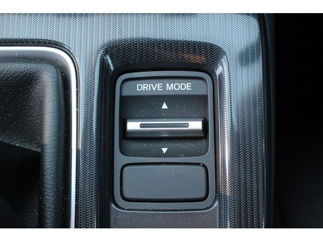 シビック ＲＳ　禁煙車　６ＭＴ　純正９インチナビ　フルセグＴＶ　バックカメラ　ＬＥＤヘッドライト　温熱黒半革　ＥＴＣ２．０　レーダークルーズコントロール　レーンキープアシスト　クリアランスソナー　ブラインドスポット（61枚目）