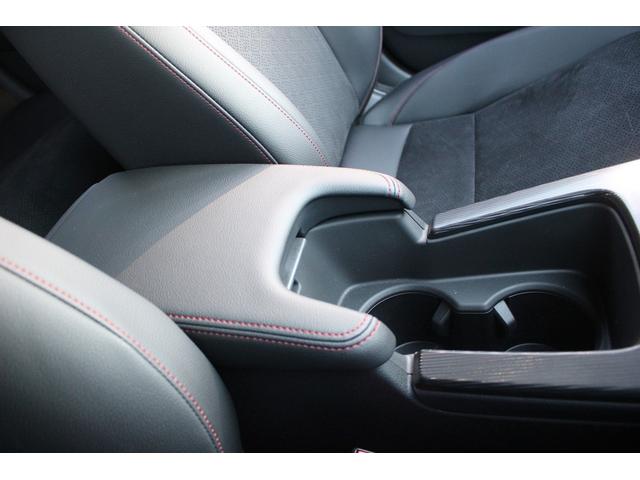 シビック ＲＳ　禁煙車　６ＭＴ　純正９インチナビ　フルセグＴＶ　バックカメラ　ＬＥＤヘッドライト　温熱黒半革　ＥＴＣ２．０　レーダークルーズコントロール　レーンキープアシスト　クリアランスソナー　ブラインドスポット（63枚目）