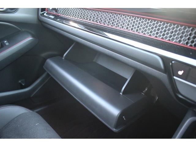 シビック ＲＳ　禁煙車　６ＭＴ　純正９インチナビ　フルセグＴＶ　バックカメラ　ＬＥＤヘッドライト　温熱黒半革　ＥＴＣ２．０　レーダークルーズコントロール　レーンキープアシスト　クリアランスソナー　ブラインドスポット（70枚目）