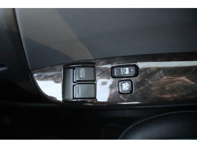 ハイエースバン 後期型 禁煙車 ストラーダナビ フルセグTV バックカメラ ハーフブラックレザーシート プリクラッシュセーフティー ETC スマートキープッシュスタート レーンキープアシスト 100V充電(70枚目)