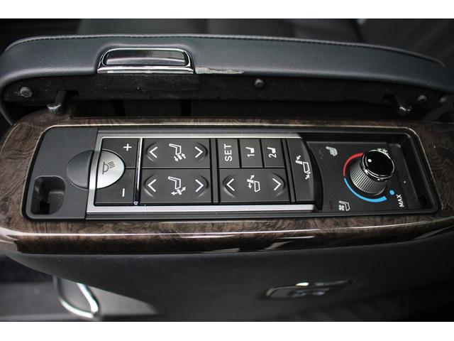 アルファードハイブリッド エグゼクティブラウンジＳ　後期型　純正１０．５型ナビ　フルセグＴＶ　ＪＢＬサウンドシステム　サンルーフ　後席モニター　レーダークルーズコントロール　ＥＴＣ２．０　全周囲カメラ　純正１７インチアルミホイール　黒革シート（9枚目）