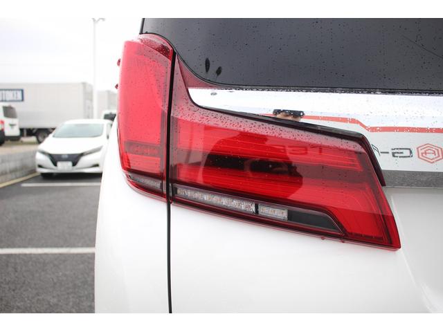 アルファードハイブリッド エグゼクティブラウンジＳ　後期型　純正１０．５型ナビ　フルセグＴＶ　ＪＢＬサウンドシステム　サンルーフ　後席モニター　レーダークルーズコントロール　ＥＴＣ２．０　全周囲カメラ　純正１７インチアルミホイール　黒革シート（32枚目）