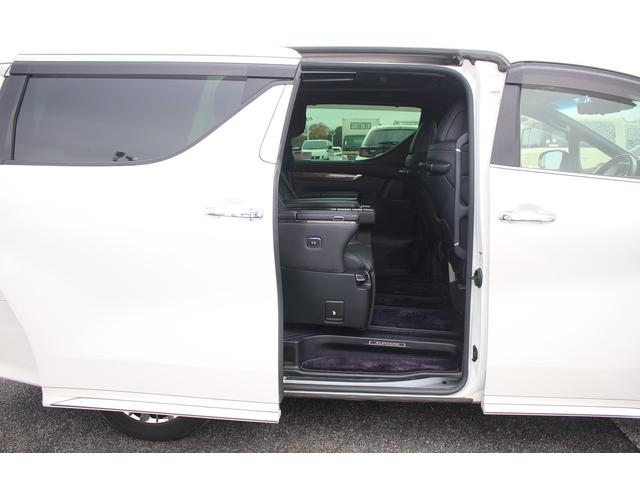 アルファードハイブリッド エグゼクティブラウンジＳ　後期型　純正１０．５型ナビ　フルセグＴＶ　ＪＢＬサウンドシステム　サンルーフ　後席モニター　レーダークルーズコントロール　ＥＴＣ２．０　全周囲カメラ　純正１７インチアルミホイール　黒革シート（40枚目）