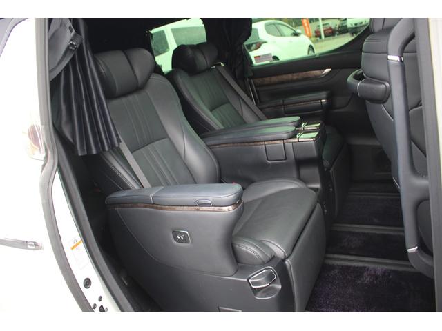 アルファードハイブリッド エグゼクティブラウンジＳ　後期型　純正１０．５型ナビ　フルセグＴＶ　ＪＢＬサウンドシステム　サンルーフ　後席モニター　レーダークルーズコントロール　ＥＴＣ２．０　全周囲カメラ　純正１７インチアルミホイール　黒革シート（41枚目）