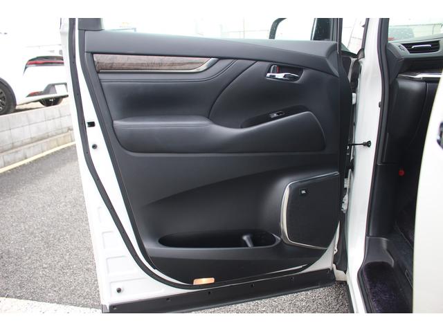 アルファードハイブリッド エグゼクティブラウンジＳ　後期型　純正１０．５型ナビ　フルセグＴＶ　ＪＢＬサウンドシステム　サンルーフ　後席モニター　レーダークルーズコントロール　ＥＴＣ２．０　全周囲カメラ　純正１７インチアルミホイール　黒革シート（44枚目）