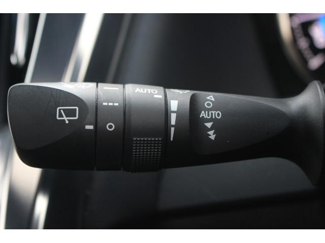 アルファードハイブリッド エグゼクティブラウンジＳ　後期型　純正１０．５型ナビ　フルセグＴＶ　ＪＢＬサウンドシステム　サンルーフ　後席モニター　レーダークルーズコントロール　ＥＴＣ２．０　全周囲カメラ　純正１７インチアルミホイール　黒革シート（61枚目）