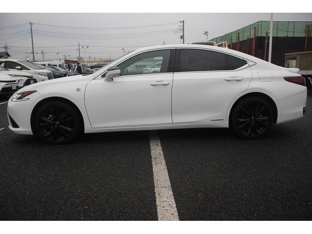 ＥＳ ＥＳ３００ｈ　Ｆスポーツ　後期型　禁煙車　サンルーフ　純正１２型ナビ　フルセグＴＶ　全周囲カメラ　温冷赤革　１オーナー　電動リアゲート　ＥＴＣ２．０　レーダークルーズコントロール　レーンキープアシスト　３眼ＬＥＤヘッドライト（13枚目）