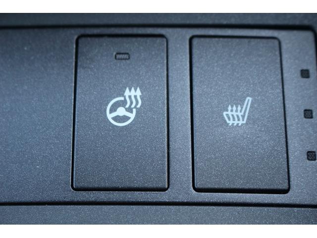 ＲＣ ＲＣ３００ｈ　禁煙車　純正１０．２５インチナビ　フルセグＴＶ　プレミアムサウンドシステム　バックカメラ　黒革シート　レーダークルーズコントロール　ＥＴＣ２．０　シートヒーター　純正１８インチアルミホイール（5枚目）